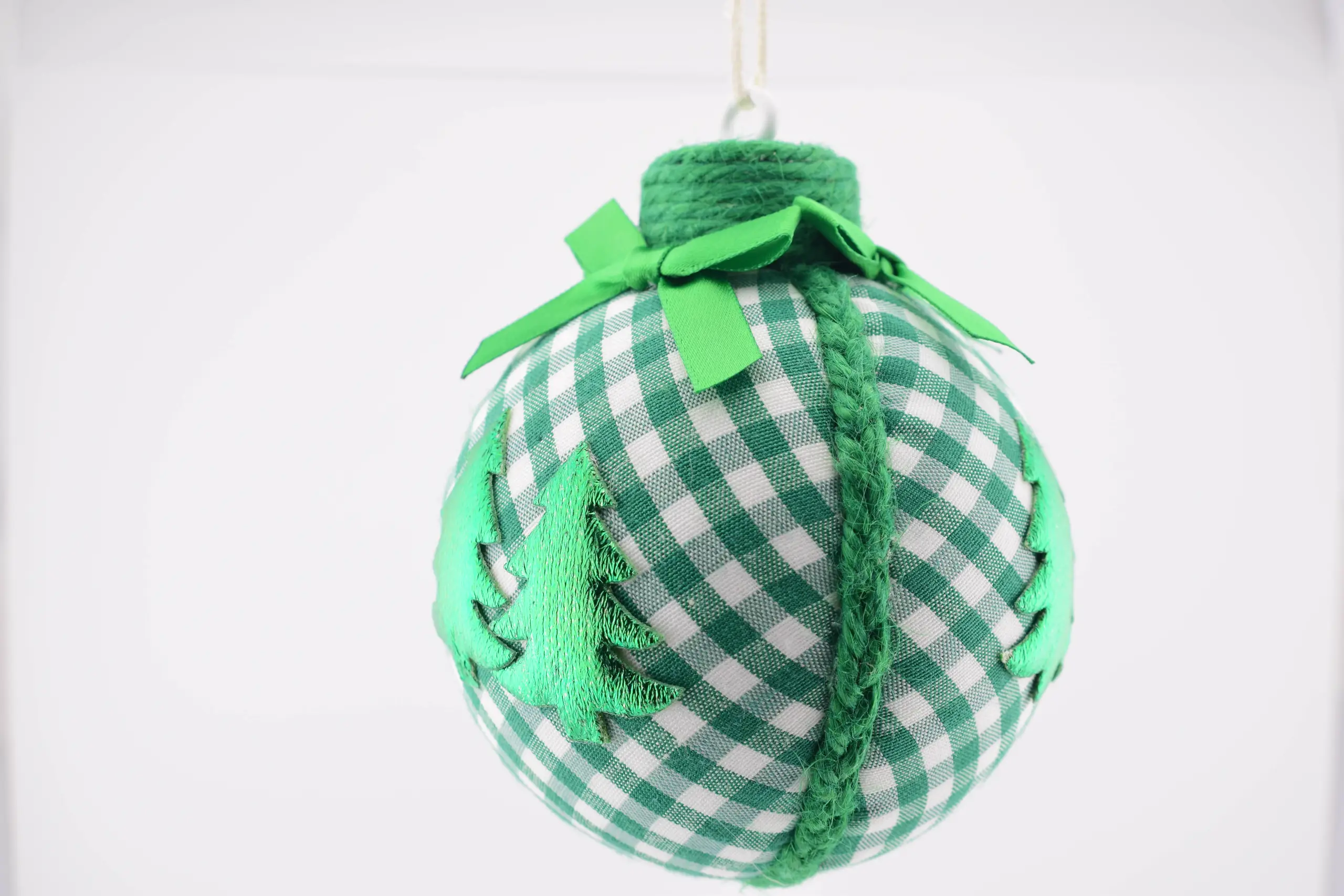 Vichy Green' Christmas Ball - Image 3